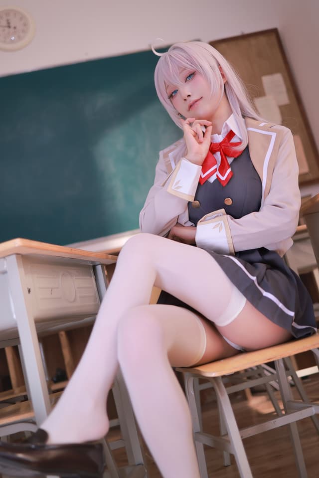 02.艾莉同学